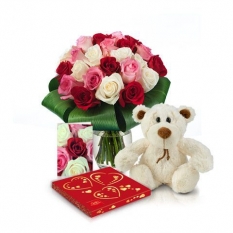 Sorpresa especial y romántica: rosas, bombones y peluche 